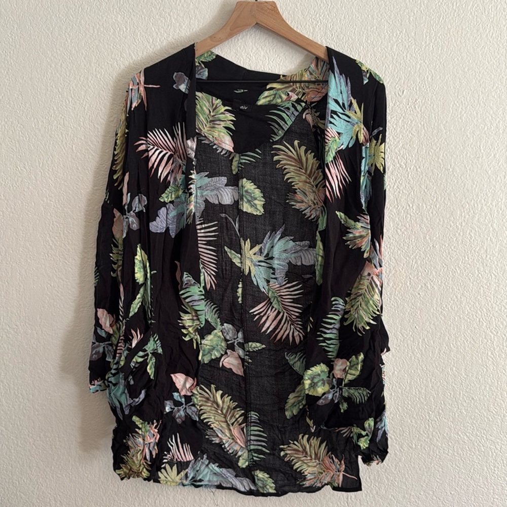 Akaiv tropical sweater Size M